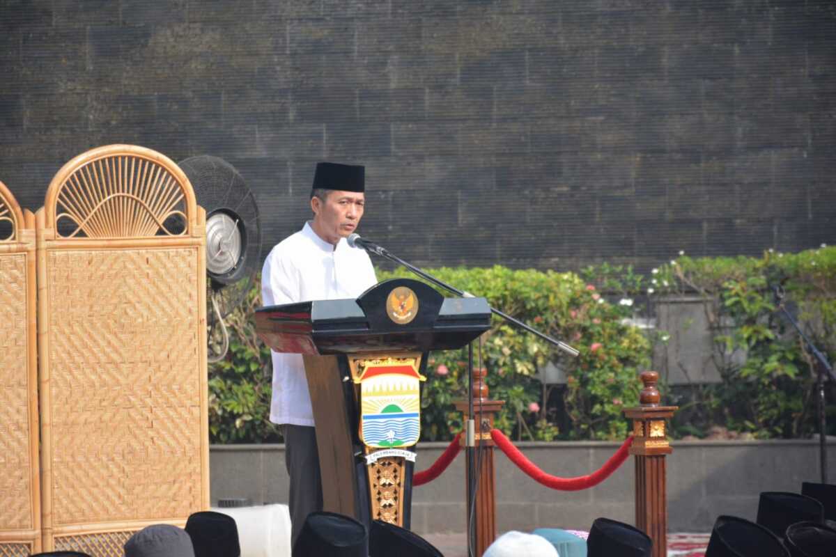 PJ Walikota Ratu Dewa Pelopori Solat Istisqa Di 1990 Masjid Yang