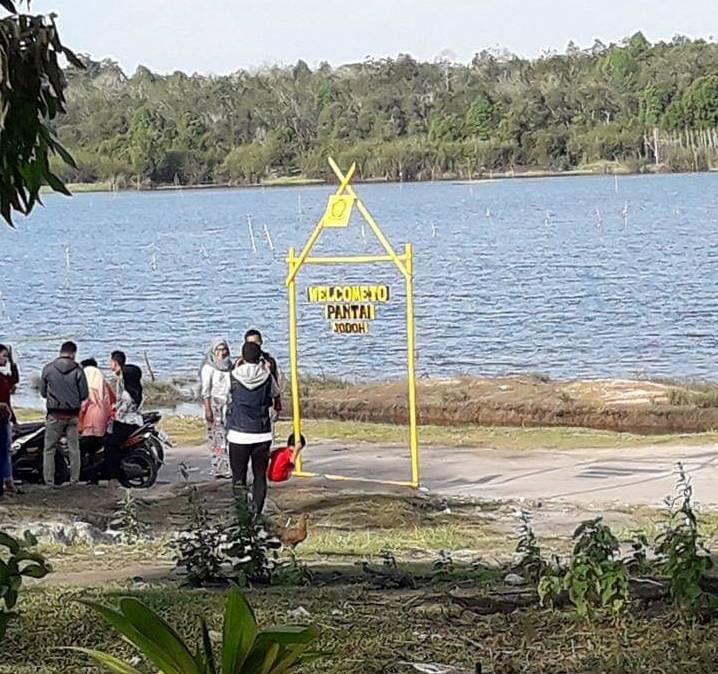 Pantai Jodoh Tanjung Kurung Di Banjiri Pengunjung ...